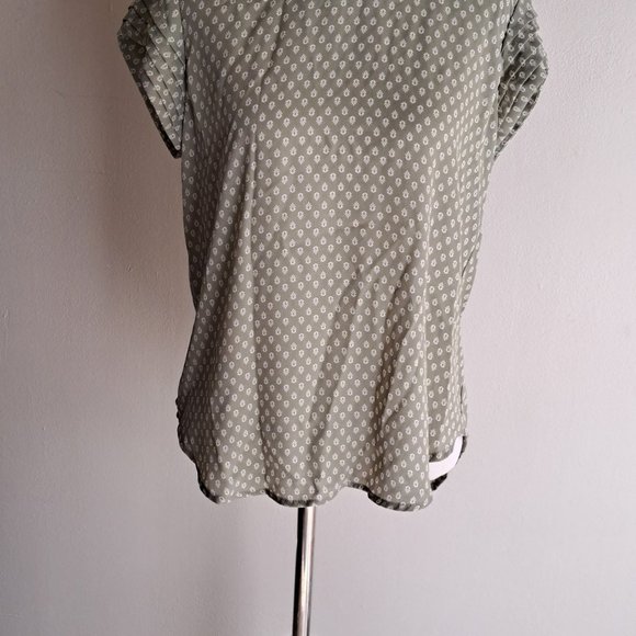 Lili White Blouse, Size M. - Picture 1 of 7